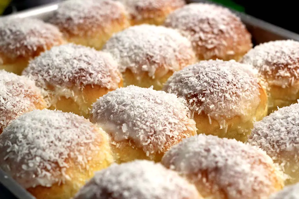 Pão doce de coco e creme