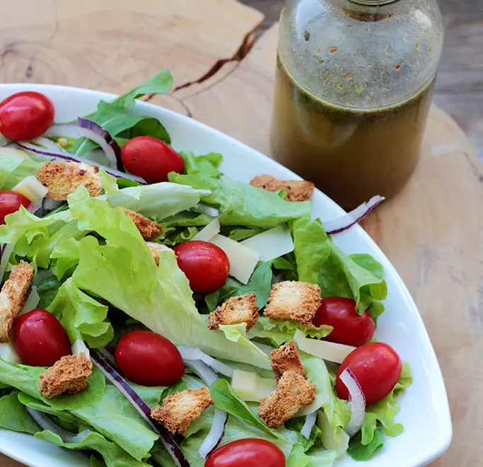 Salada colorida com molho italiano