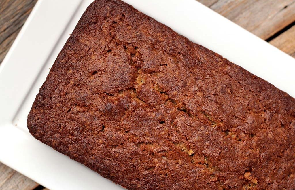 Bolo de abobrinha com especiarias e frutas secas