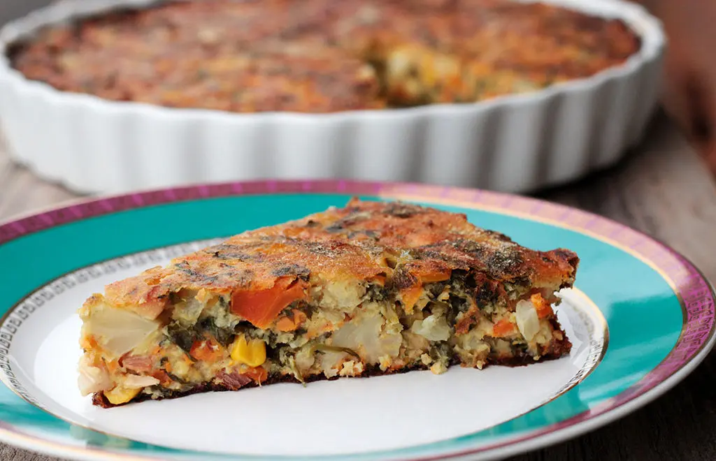 Torta salgada com vegetais e bacon