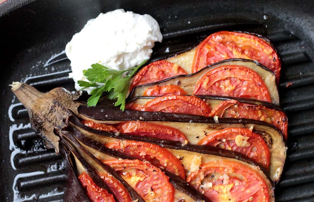 Berinjela assada com tomate – Saudável e Fácil