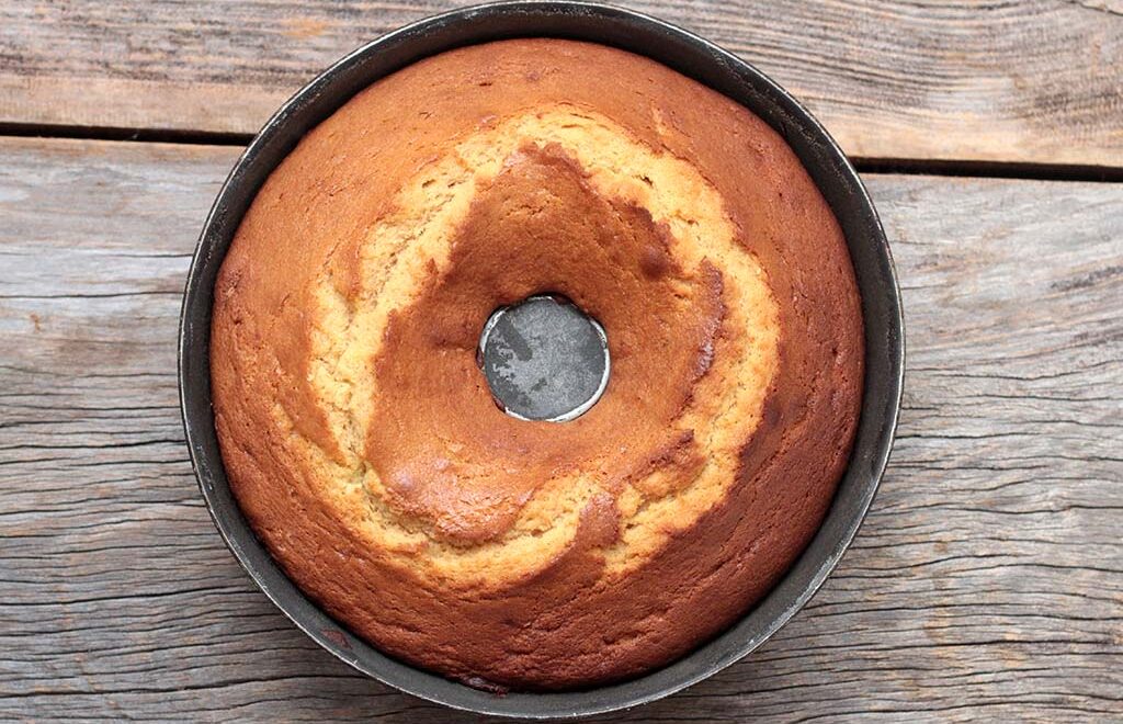 Bolo de doce de leite fofinho e delicioso