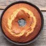 Bolo de doce de leite fofinho e delicioso