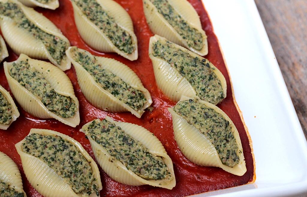 Conchiglione recheado com couve-flor e espinafre