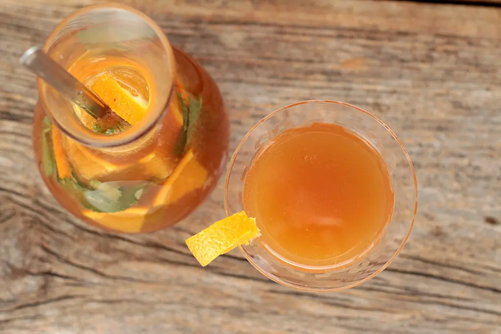 Chá gelado caseiro de laranja fácil e saudável