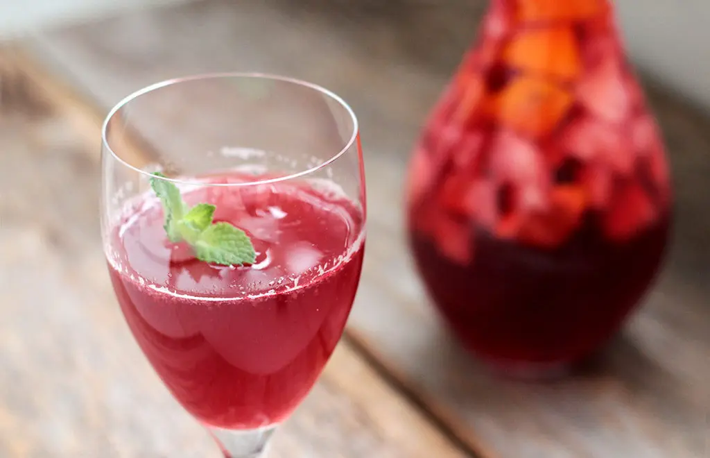 Chá gelado de hibisco com frutas – Gaseificado