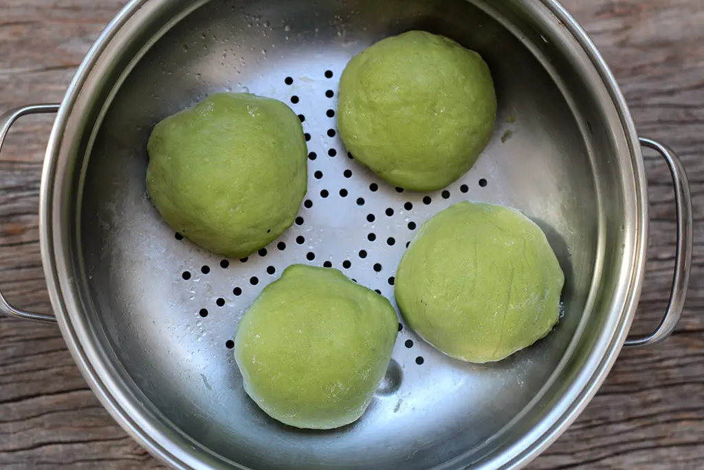 pãezinhos de espinafre no vapor