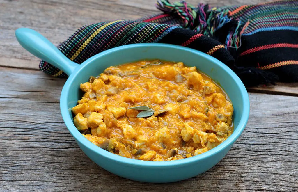 Frango ao molho de abóbora com cogumelos