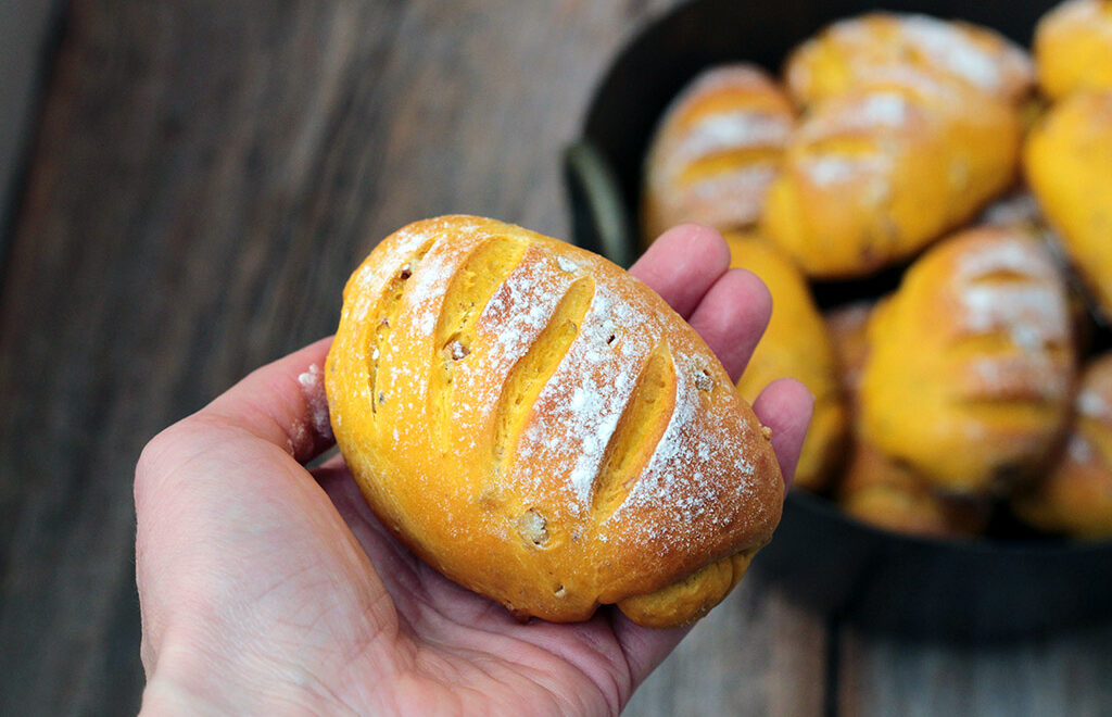Pãezinhos de abóbora com nozes