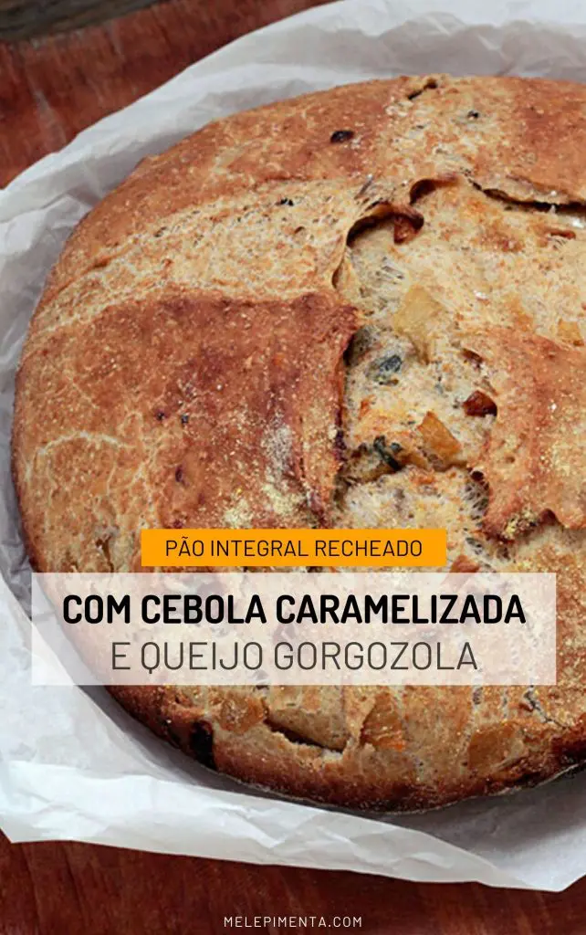 Pão integral com cebola caramelizada e gorgonzola