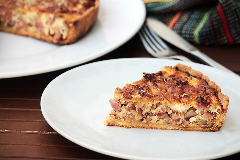 Quiche de linguiça com pinhão