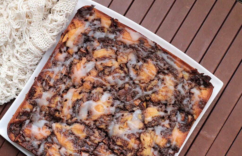 Bolo amanteigado de maçã e canela – Fácil e delicioso