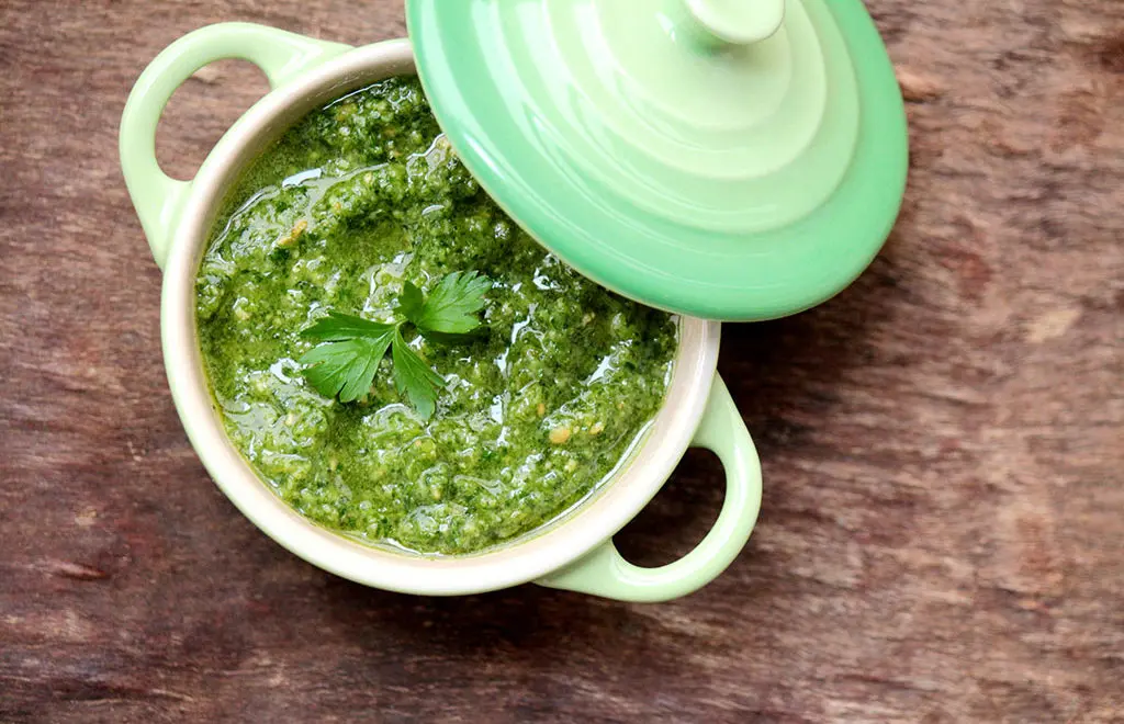 Pesto de salsinha com damasco – Um molho delicioso