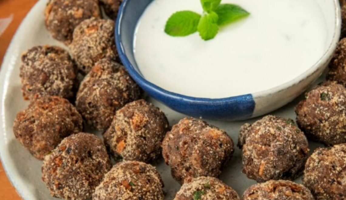 Bolinho de carne com feijão – Receita em vídeo
