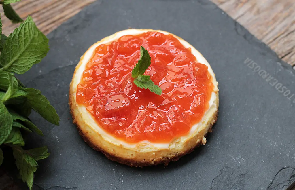 Cheesecake de ricota com iogurte e geleia de frutas – Fácil