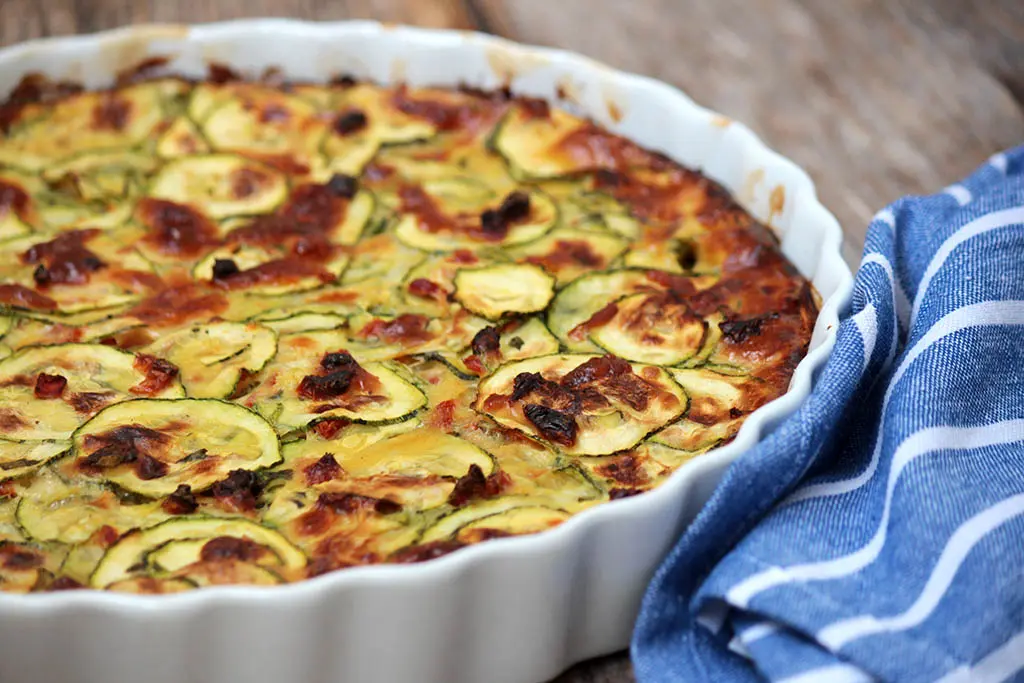 Torta de abobrinha e tomates secos