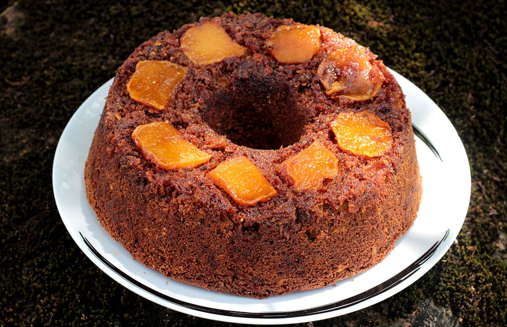Bolo integral de maçã com granola