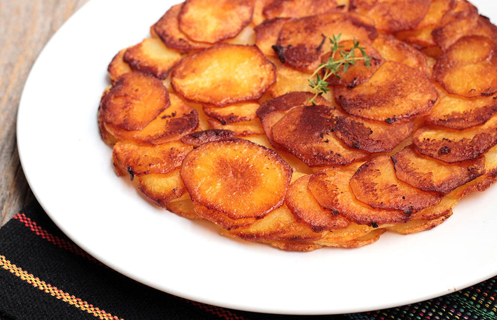 Batatas gratinadas com manteiga dourada