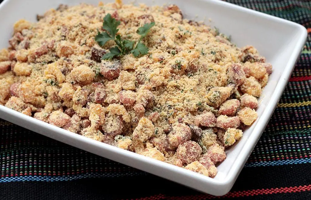 Farofa de linguiça com banana | Uma receita deliciosa