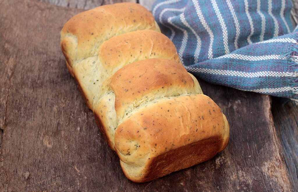 Receita Pão de ervas com toque de laranja