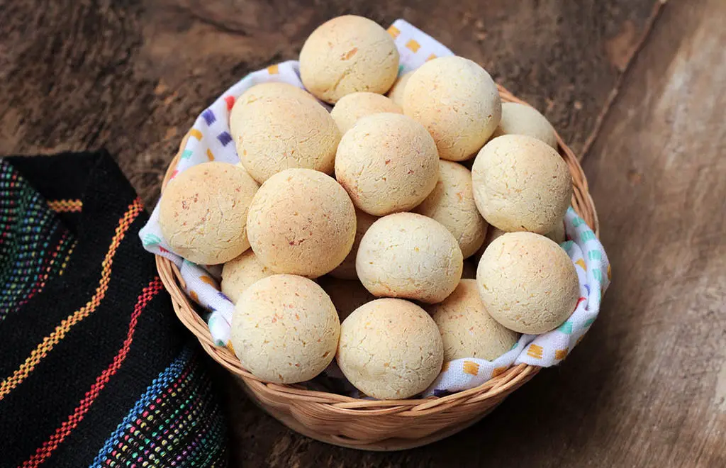 Pãozinho de banana-da-terra e polvilho