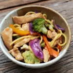 Yakisoba de frango com legumes – Tradicional