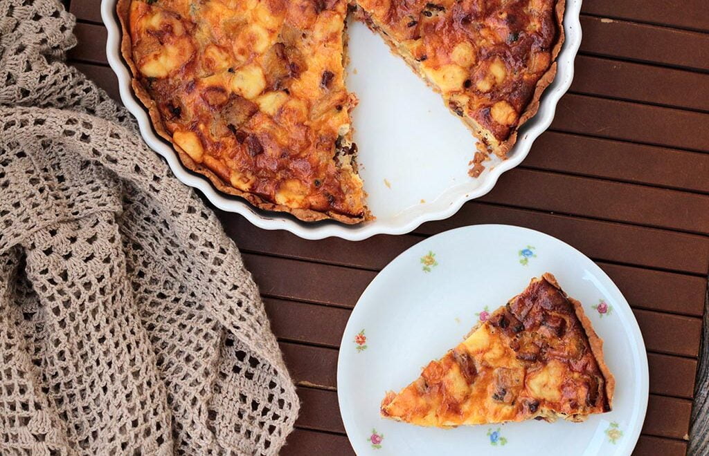 Quiche de banana-da-terra e bacon