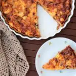 Quiche de banana-da-terra e bacon