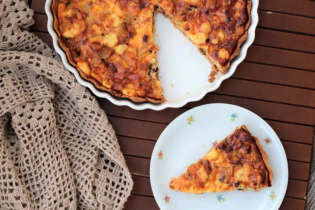 Quiche de banana-da-terra e bacon