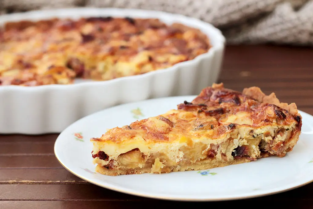 Quiche de banana-da-terra e bacon