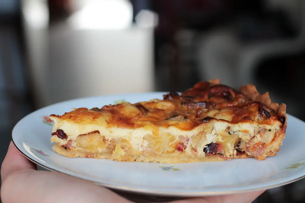 Quiche de banana-da-terra e bacon