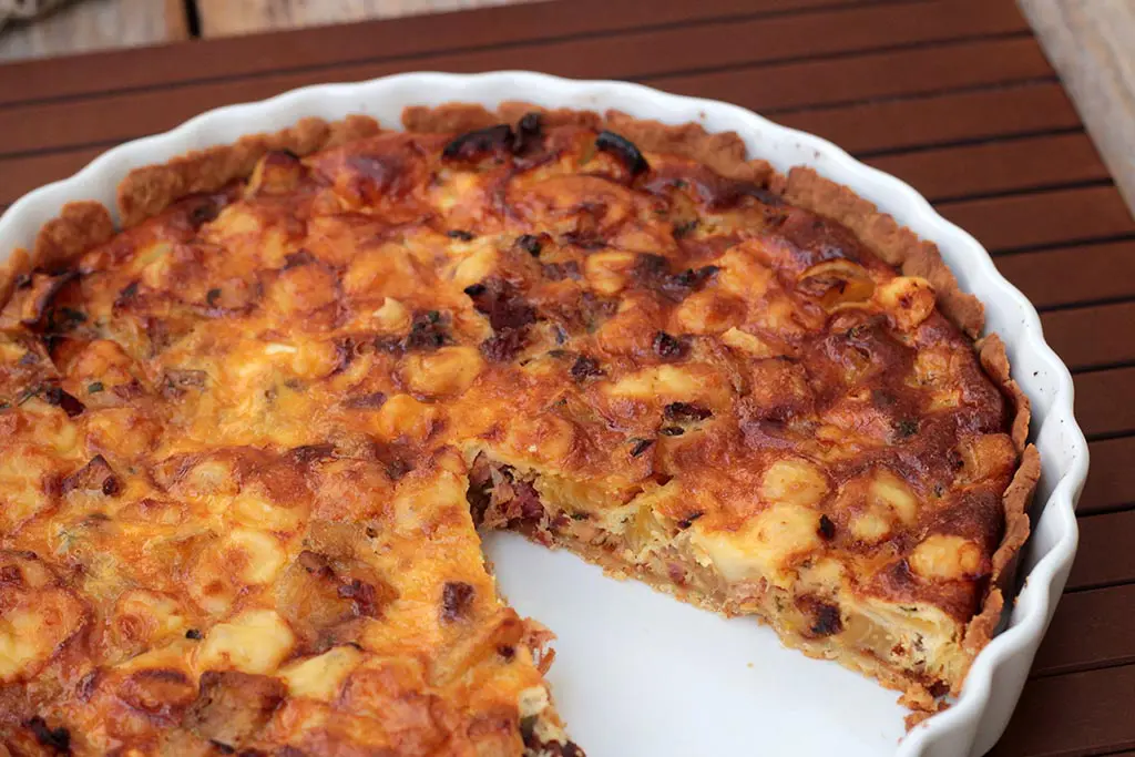 Quiche de banana-da-terra e bacon