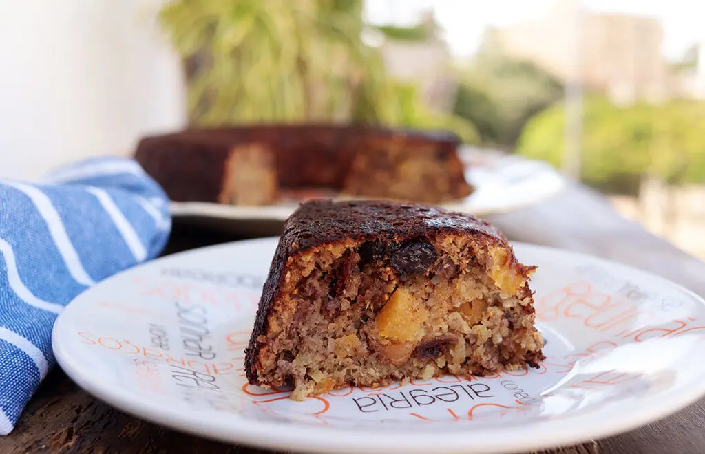 Bolo de frutas com coco – Sem farinha e açúcar