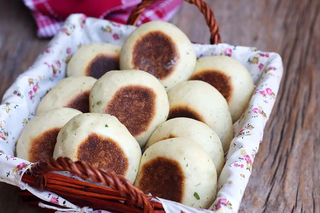Pão de alho e ervas - Assado na frigideira