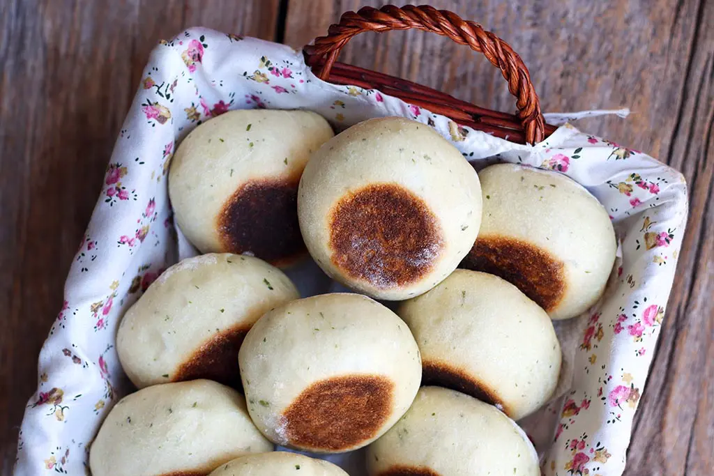 Pão de alho e ervas - Assado na frigideira