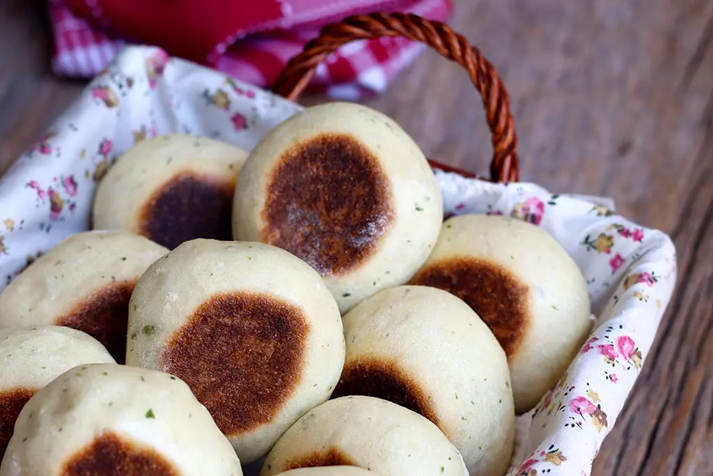 Pão de alho e ervas - Assado na frigideira