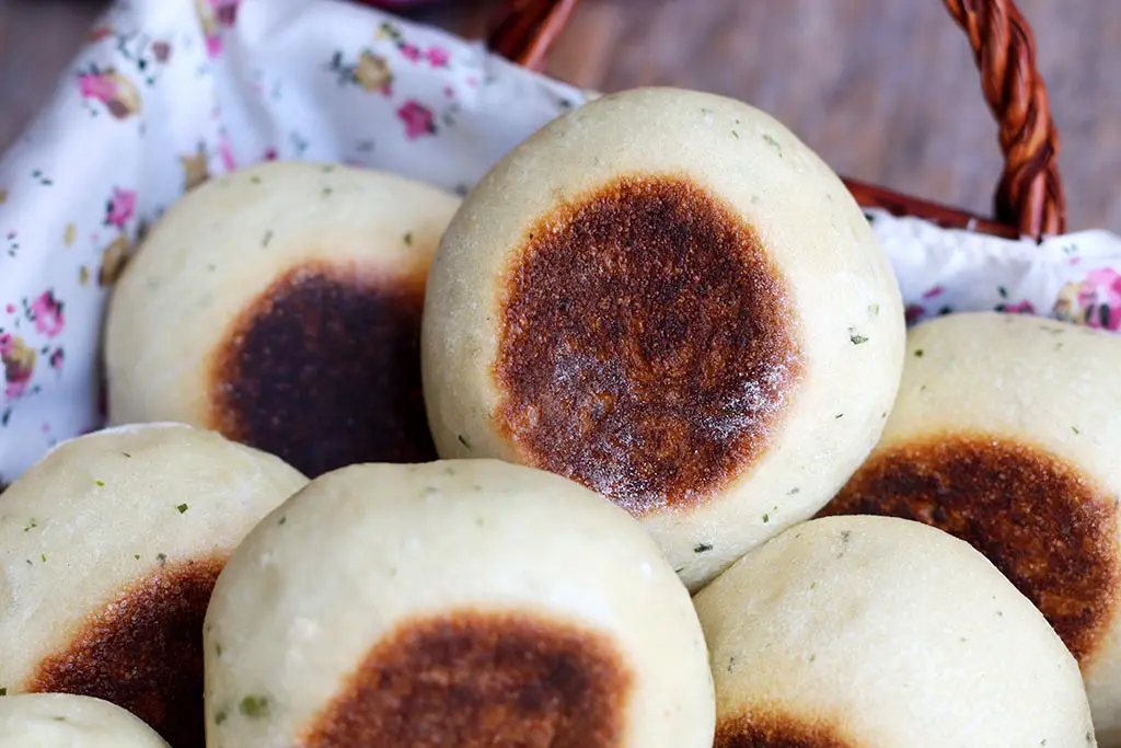Pão de alho e ervas - Assado na frigideira