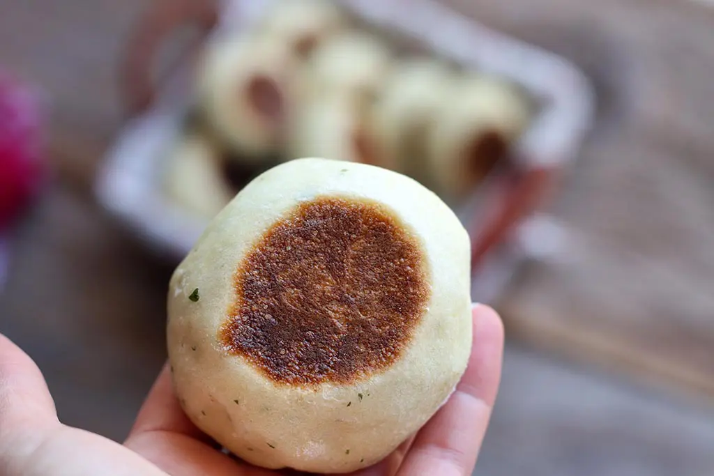 Pão de alho e ervas - Assado na frigideira