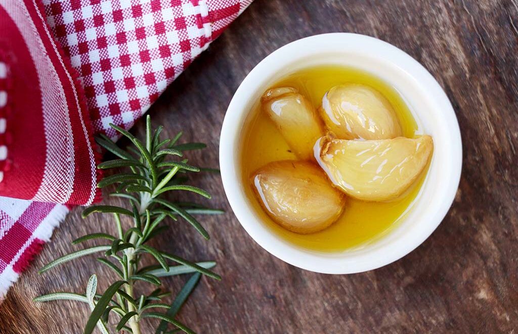 Conserva de alho assado no azeite – Confit de alho