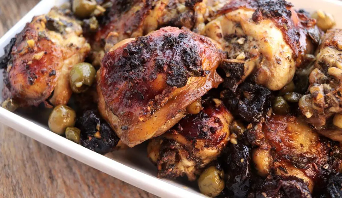 Frango marbella | Feito com ameixa, azeitona e alcaparra