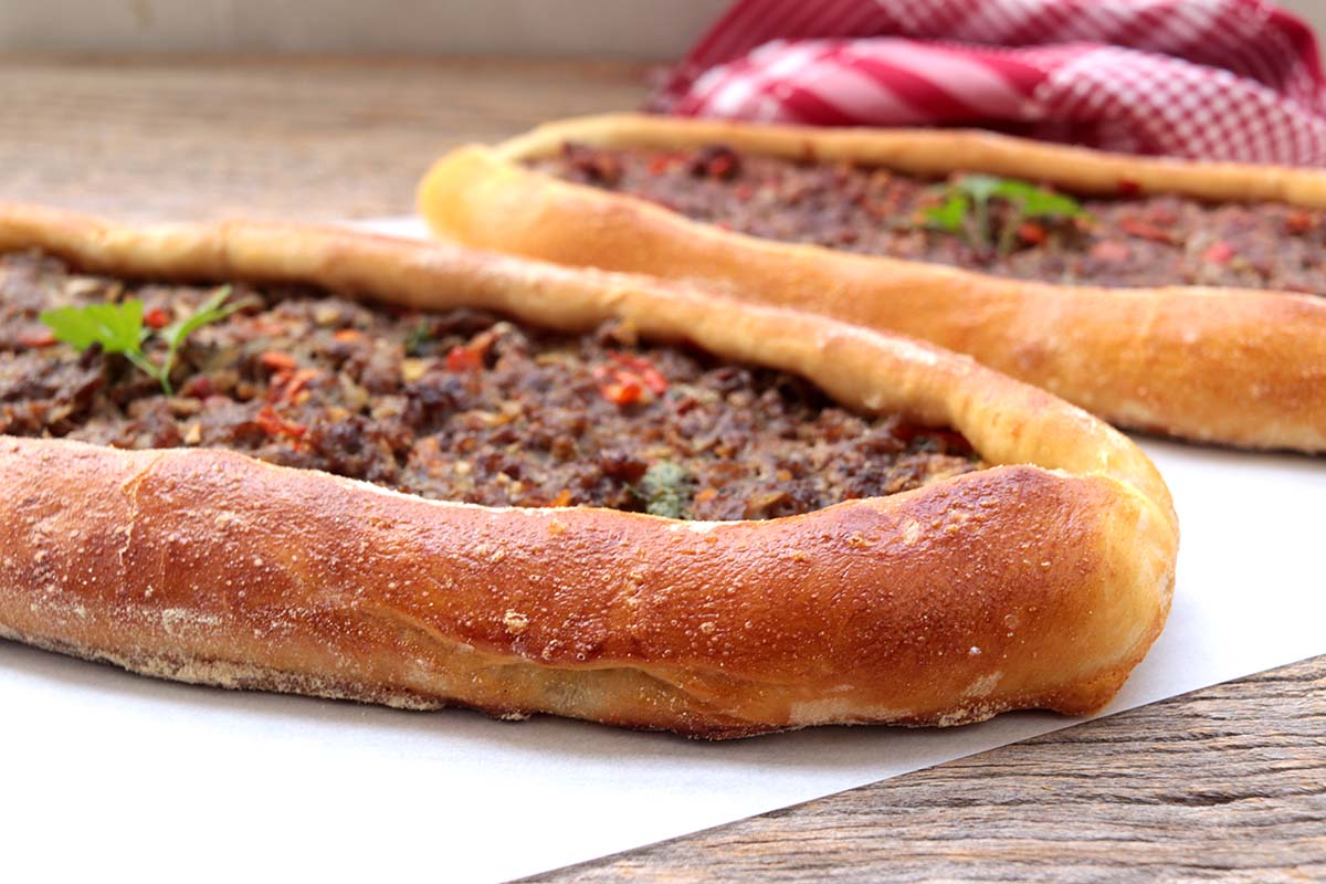 Pão turco recheado com carne | Pide Turco