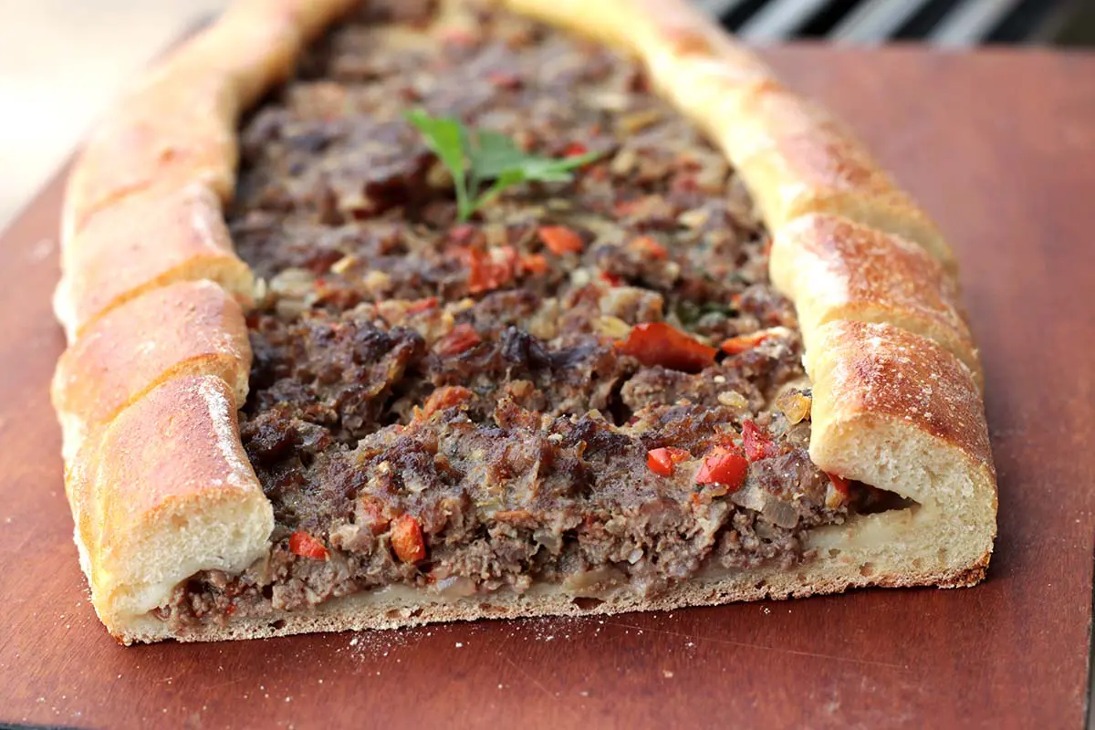 Pão turco recheado com carne | Pide Turco