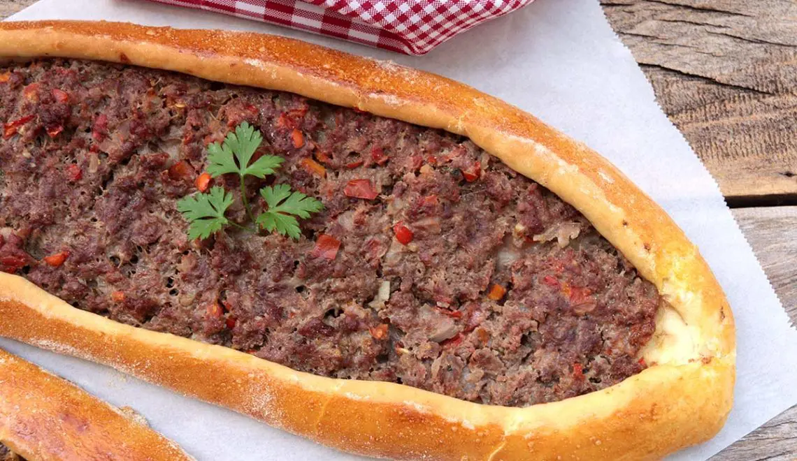Pão turco recheado com carne moída | Pide Turco