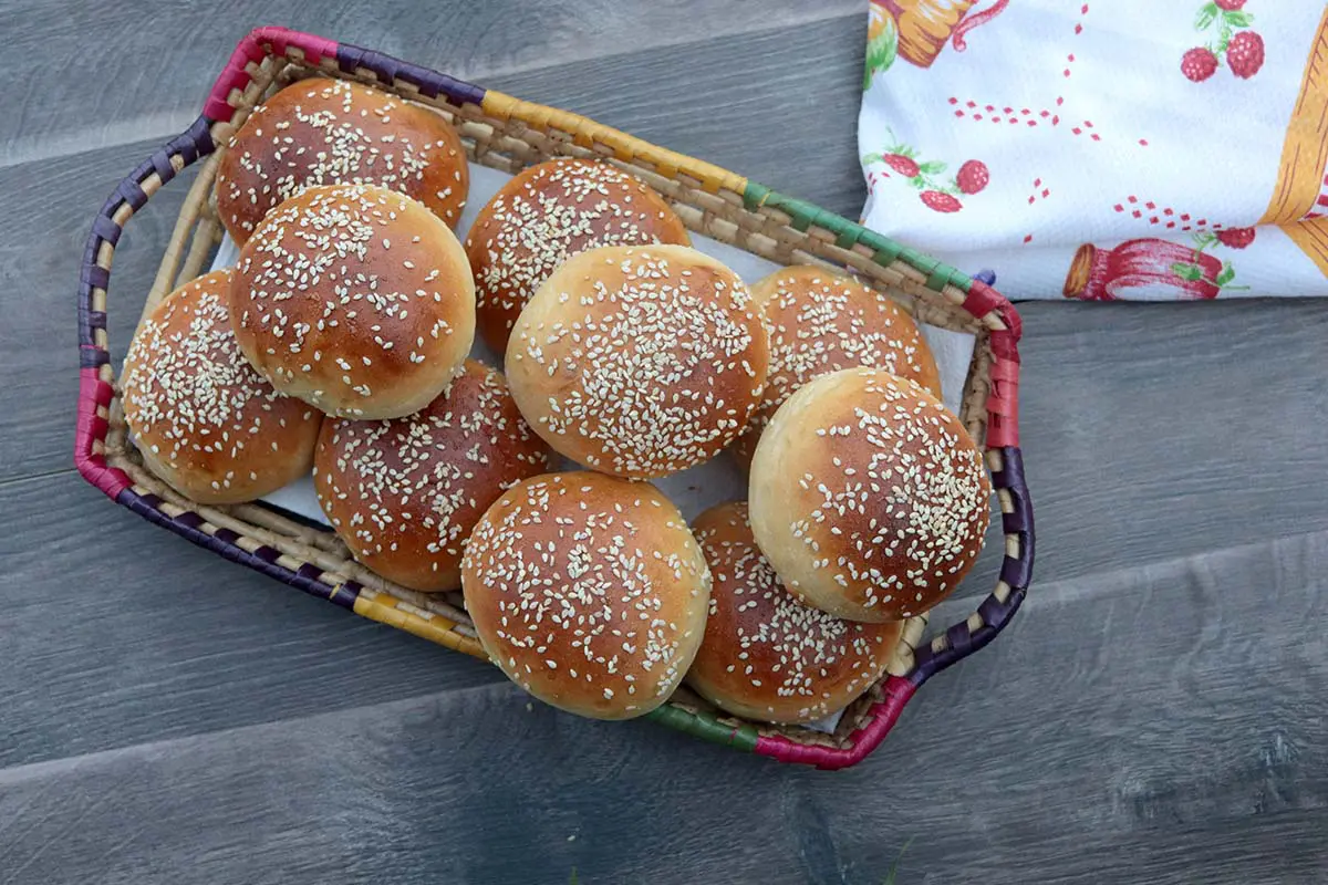 Pão fofinho com gergelim, para hambúrguer ou sanduíche