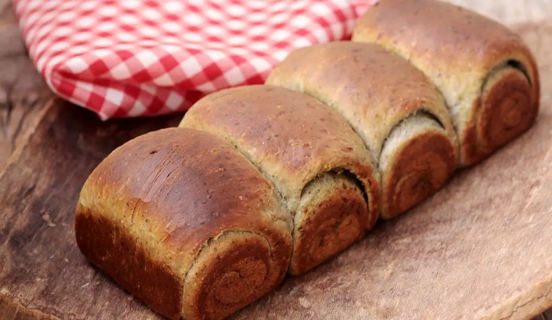 Pão caseiro com molho pesto – Prático e delicioso