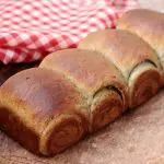 Pão caseiro com molho pesto – Prático e delicioso