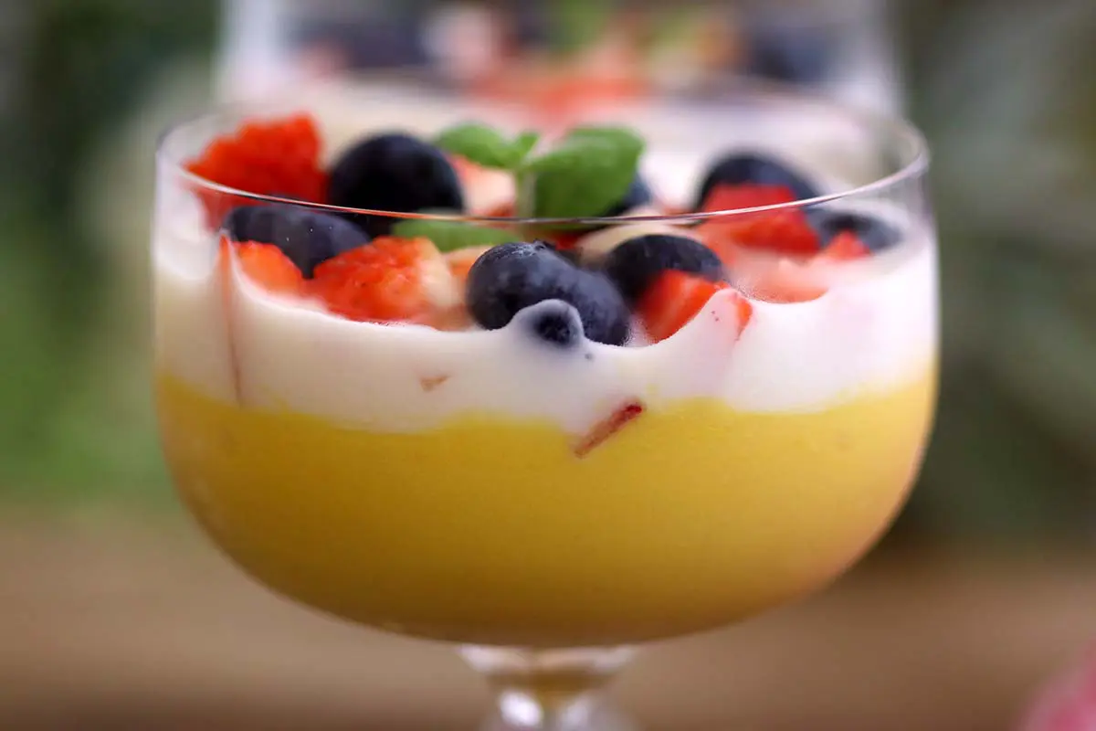 Creme de manga com iogurte e leite de coco