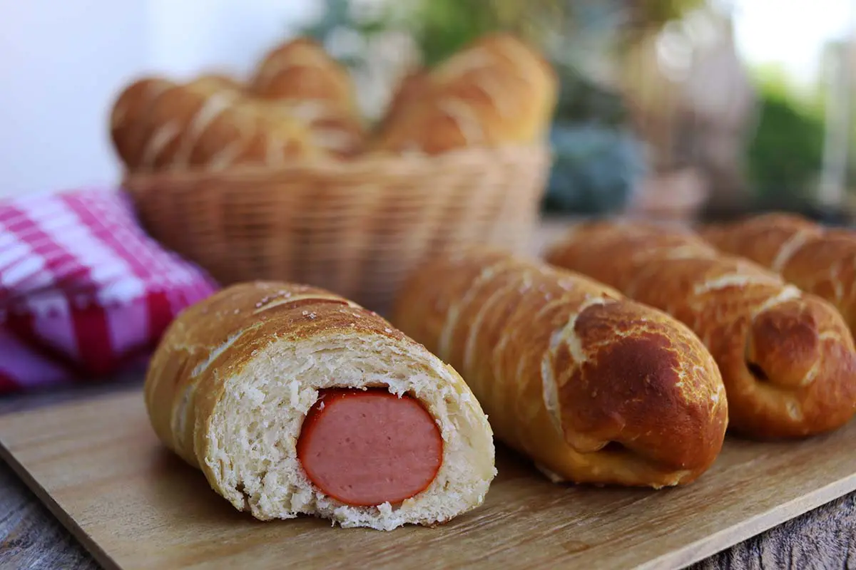 Pãozinho de salsicha, enroladinho