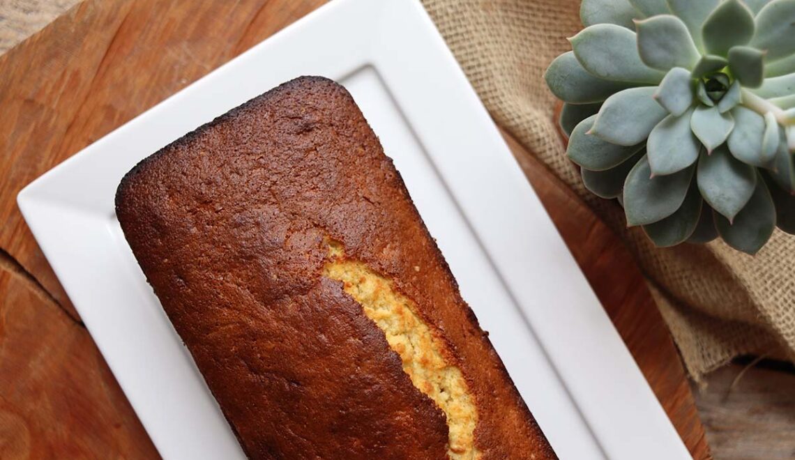 Bolo simples de banana com iogurte