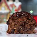 Bolo de Natal com frutas secas, chocolate e nozes